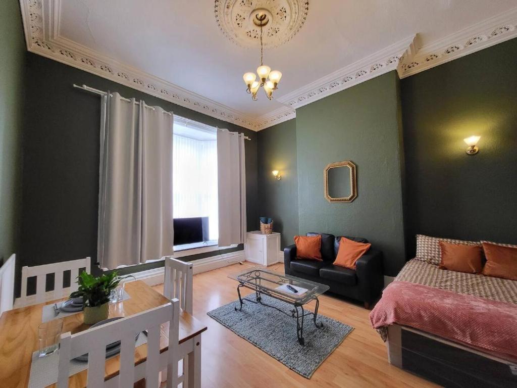 Digbeth City Centre Apartment Sleeps 12 Opposite Coach Station Birmingham Kültér fotó
